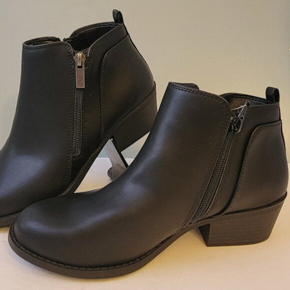 Arizona Jean Co Womens Castle Stacked Heel Booties New in Box - Picture 3 of 9